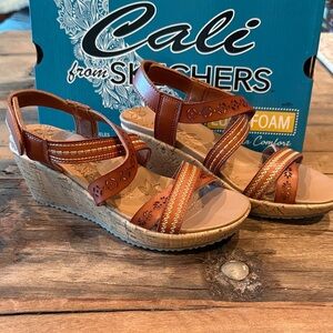 Great condition Skechers Cali® Beverlee - Delicate Glow sandals! Size 6